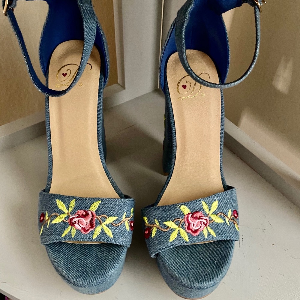 Jean/floral platform high heel